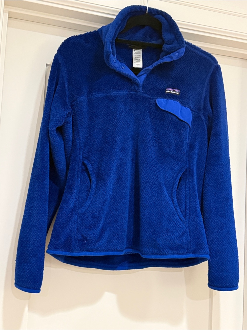 Cobalt blue fuzzy Patagonia pullover sweater